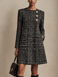 Vestido corto de tweed evasé con botones de perla