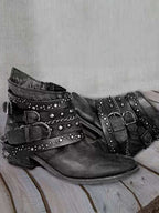 Vintagekängor med spännen och nitar, tvättad look