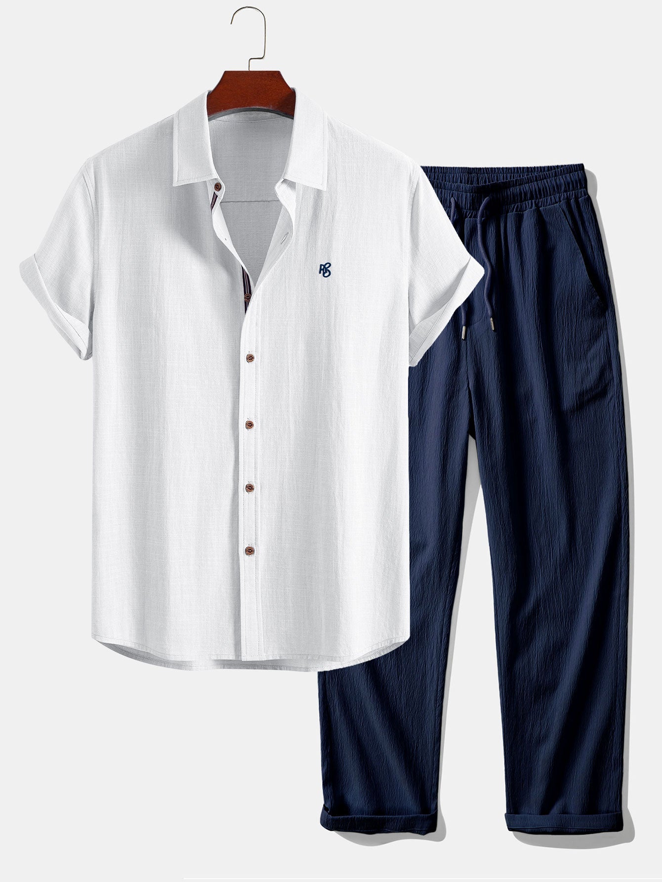 Camisa de manga corta con botones y efecto lino, y pantalones rectos con textura arrugada