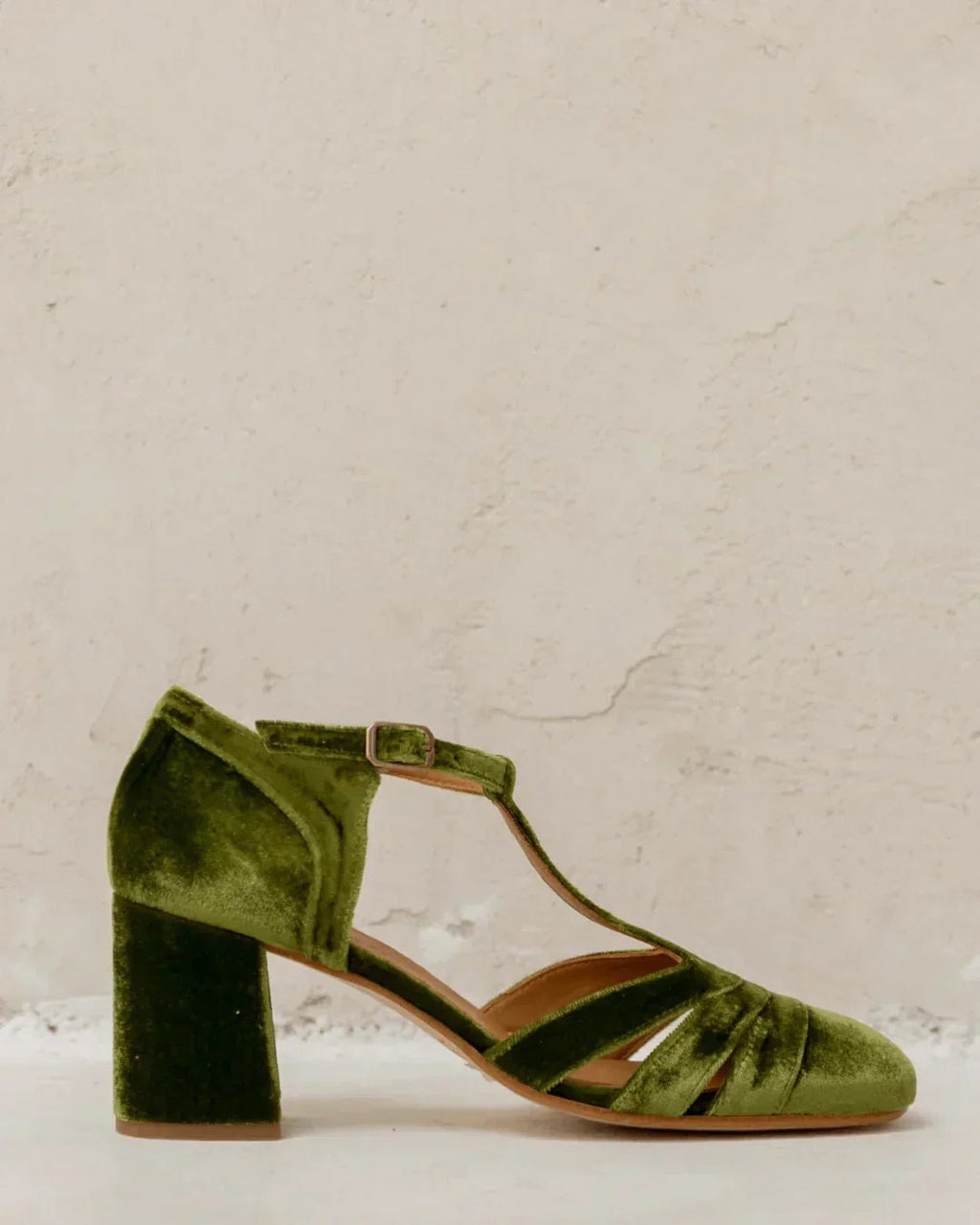 ZAPATO CON CINTURÓN EN T Y TACÓN ESTABLE - LOVRA DESIGN