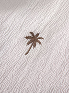 Camisa arrugada con bordado de palmeras en contraste y pantalones cortos de 12,7 cm con cordón y textura arrugada