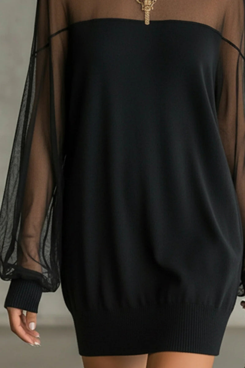Vestido Mini Negro con Manga de Malla y Cuello Alto