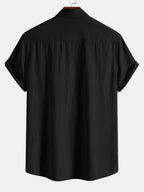 Camisa de manga corta con botones y efecto lino, y pantalones rectos con textura arrugada