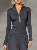 Conjunto Deportivo Retro Gris Oscuro con Cuello Alto y Cremallera