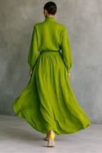 Conjunto Top Verde con Cuello Alto y Falda Maxi