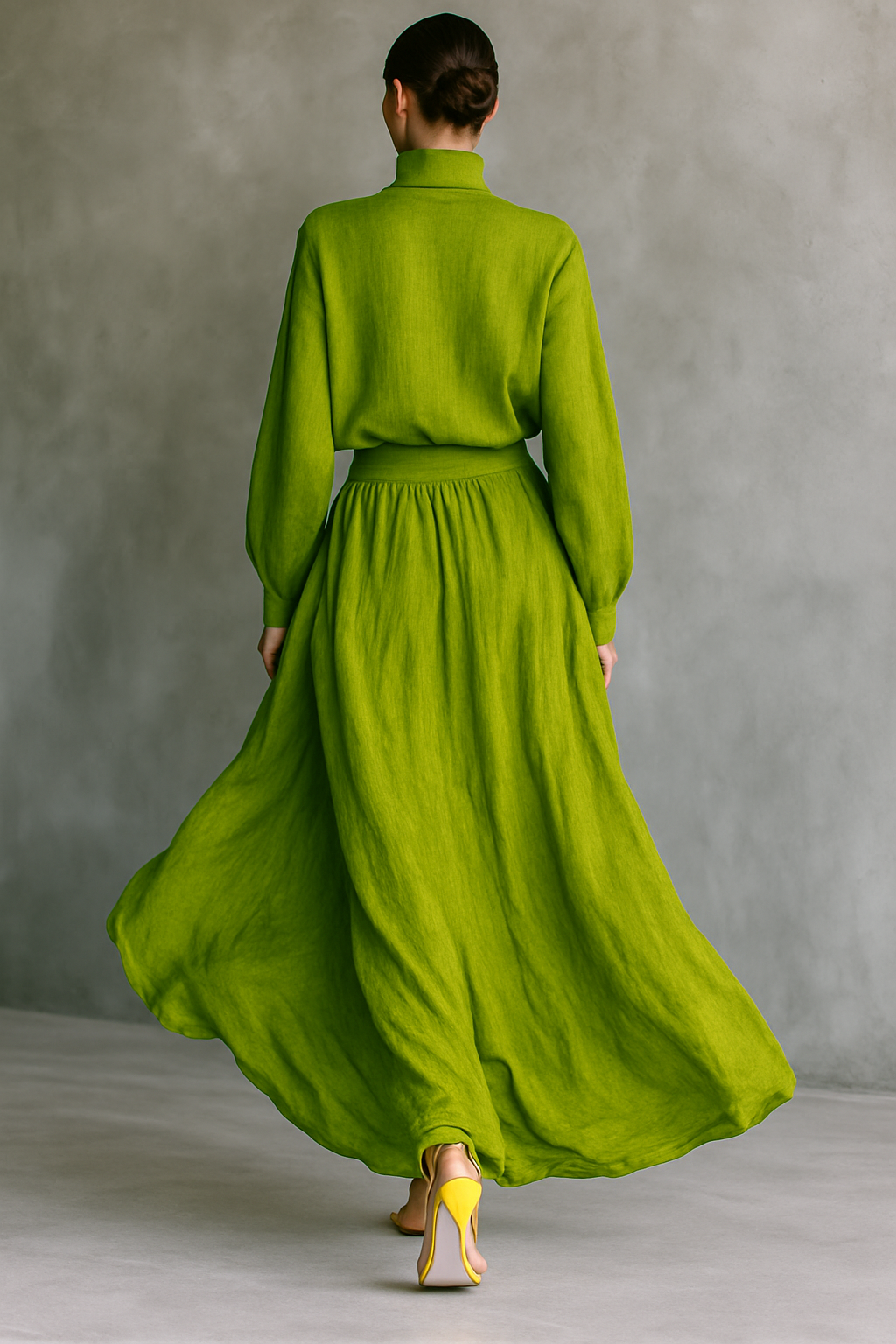 Conjunto Top Verde con Cuello Alto y Falda Maxi
