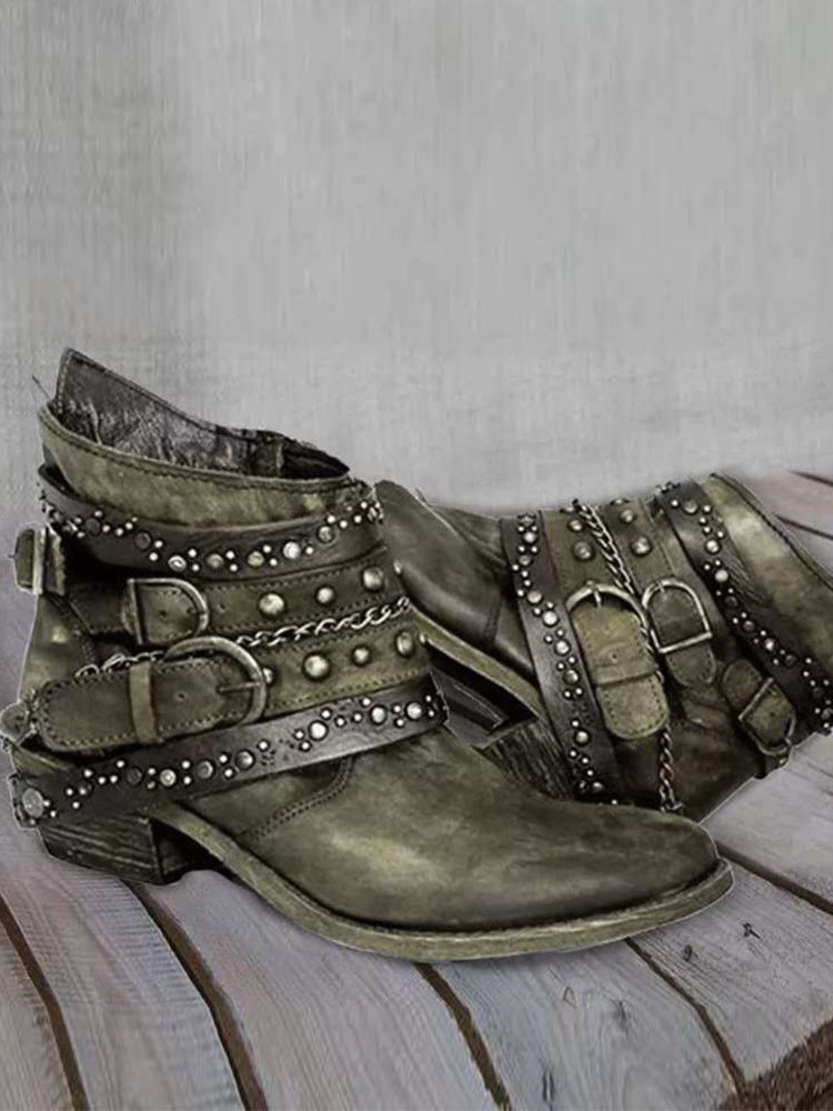 Vintagekängor med spännen och nitar, tvättad look