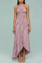 Vestido Maxi Plisado con Tirantes y Cuello Halter, Ribete de Volantes y Dobladillo Asimétrico