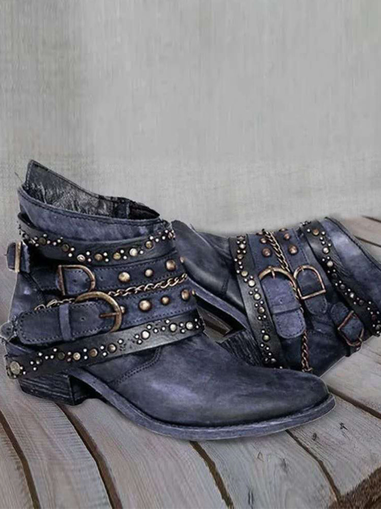 Vintagekängor med spännen och nitar, tvättad look
