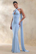 Vestido Largo Azul Empolvado con Escote Halter Drapeado, Capa y Espalda Descubierta