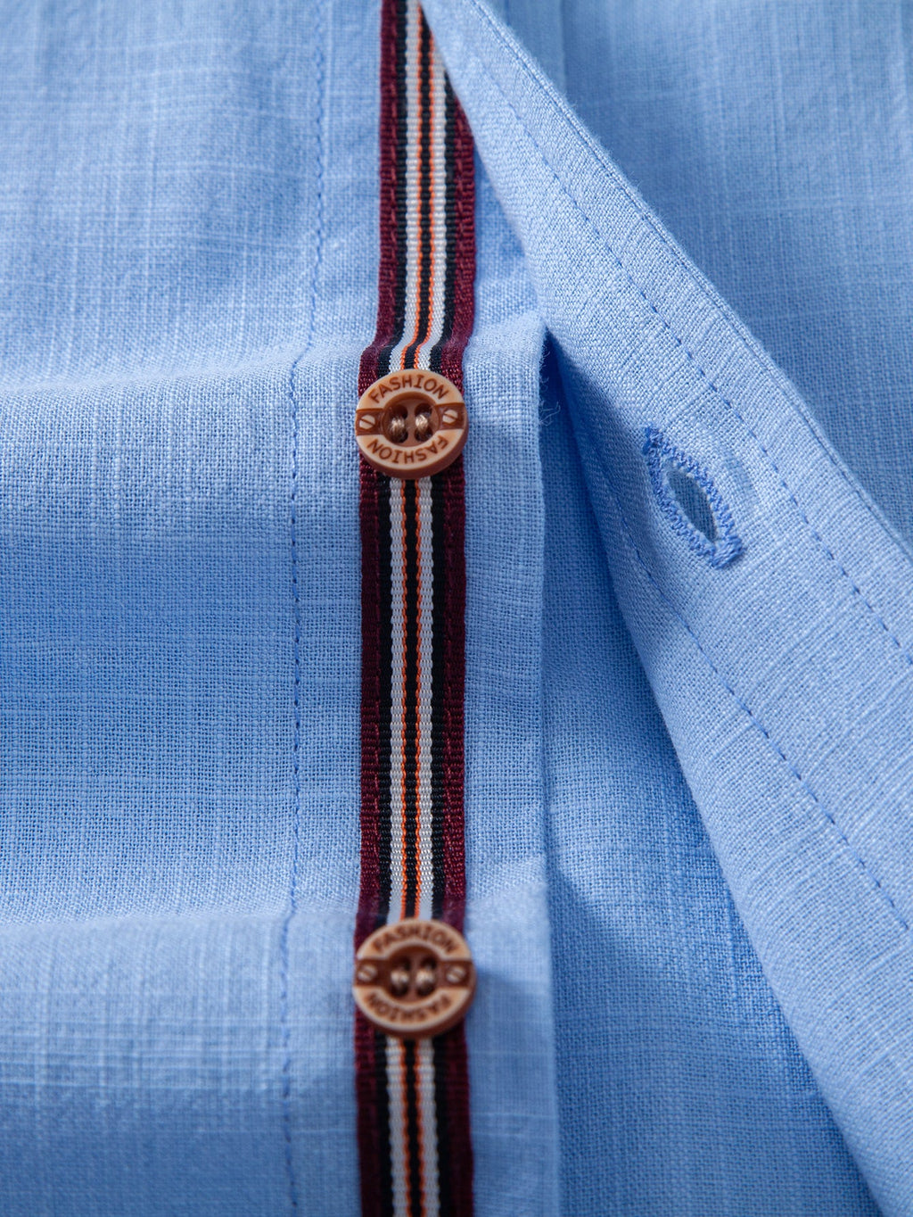 Camisa de manga corta con botones y efecto lino, y pantalones rectos de lino