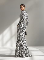 Vestido cruzado elástico estampado en blanco y negro