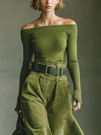 Conjunto Top Verde Oliva con Hombros Descubiertos y Falda de Ante Sintético
