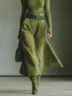 Conjunto Top Verde Oliva con Hombros Descubiertos y Falda de Ante Sintético