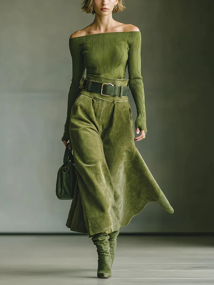 Conjunto Top Verde Oliva con Hombros Descubiertos y Falda de Ante Sintético