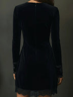 Vestido Mini Retro de Terciopelo Negro con Bordado y Ribete de Encaje