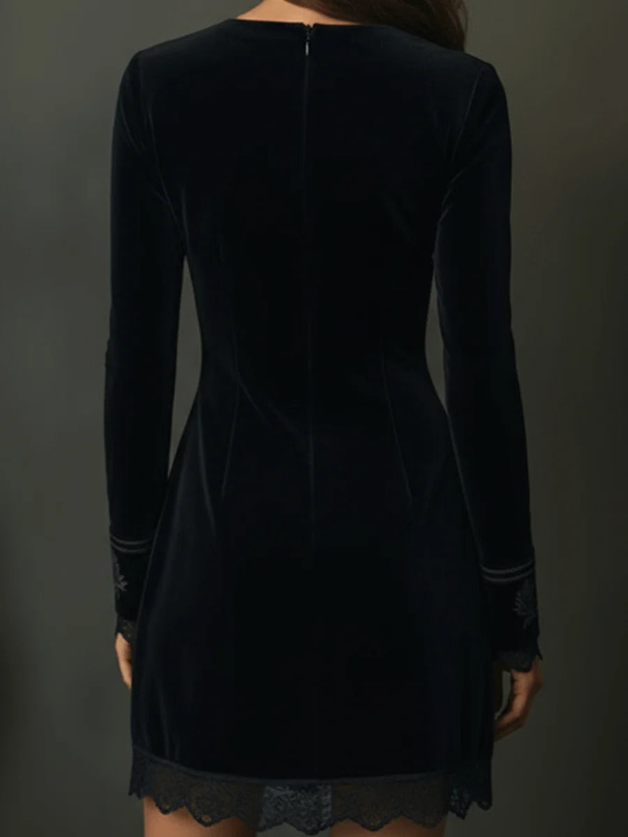 Vestido Mini Retro de Terciopelo Negro con Bordado y Ribete de Encaje