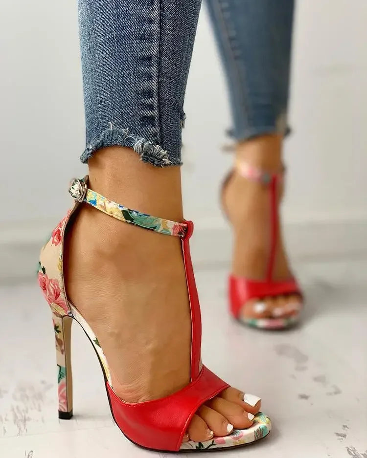 Camélia spänne stiletthöga sandaler