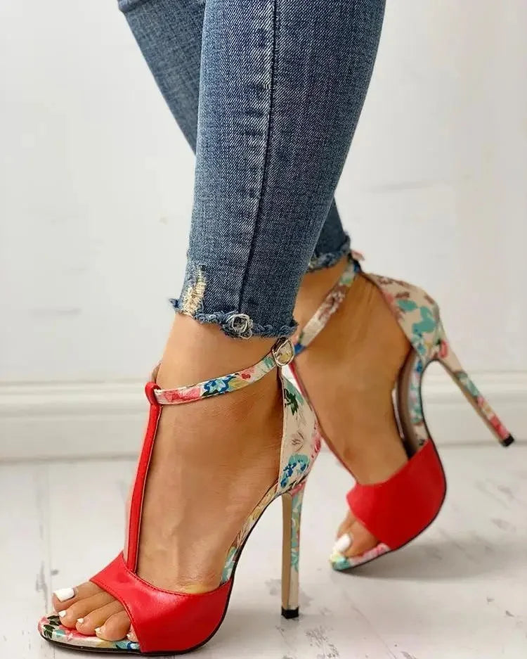 Camélia spänne stiletthöga sandaler