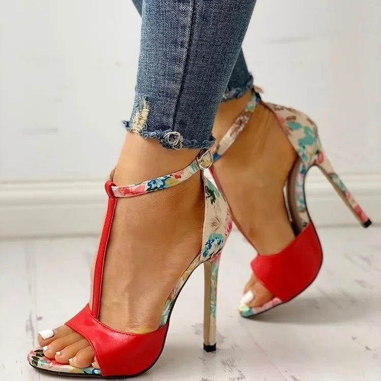 Camélia spänne stiletthöga sandaler