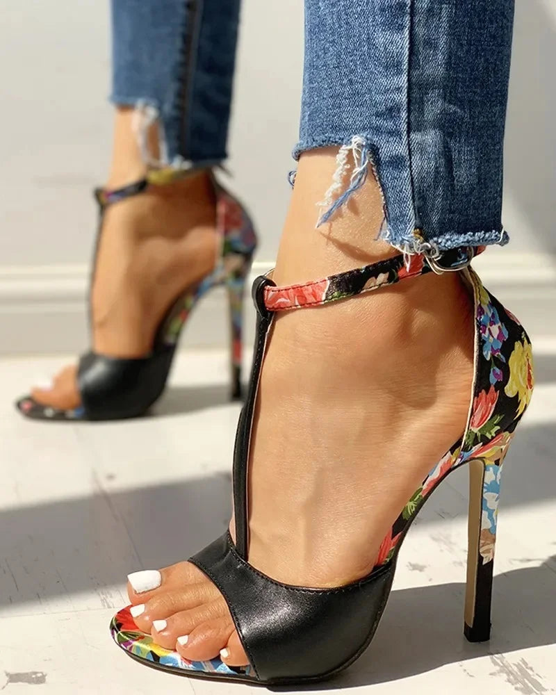 Camélia spänne stiletthöga sandaler