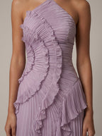 Vestido Maxi cuello halter plisado asimético