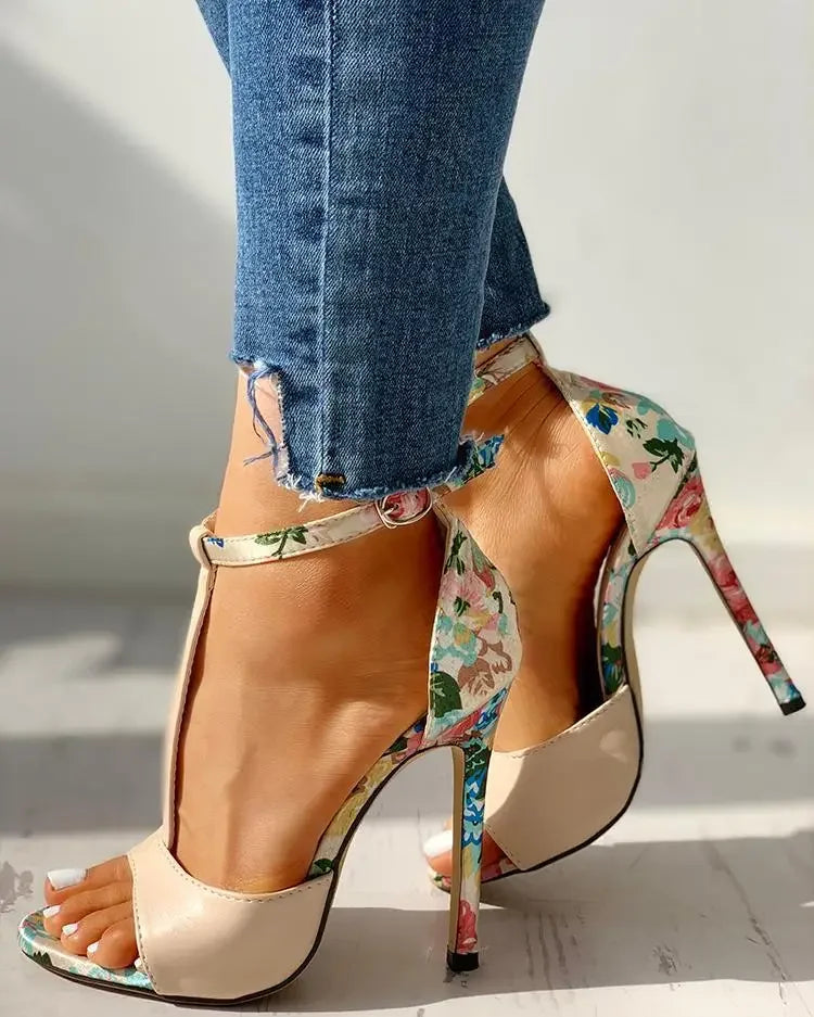 Camélia spänne stiletthöga sandaler