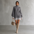 Vestido Corto de Punto con Cuello Alto y Encaje