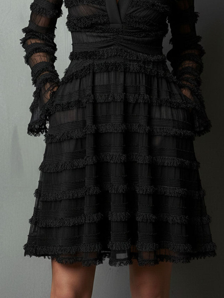 Vestido Mini Negro con Flecos y Capas Transparentes