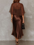 Conjunto de Blusa de Chifón y Vestido Midi de Satén en Marrón
