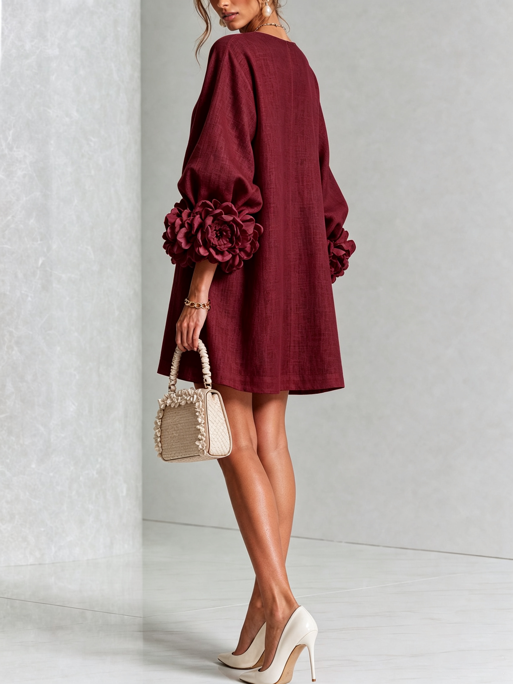 Minivestido con estampado floral y botones, con llamativos puños florales.