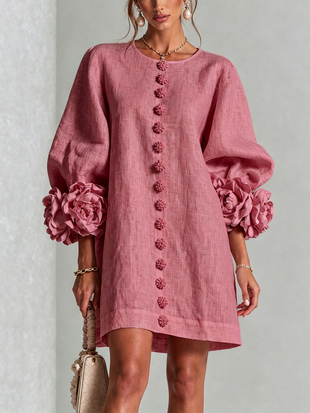 Minivestido con estampado floral y botones, con llamativos puños florales.