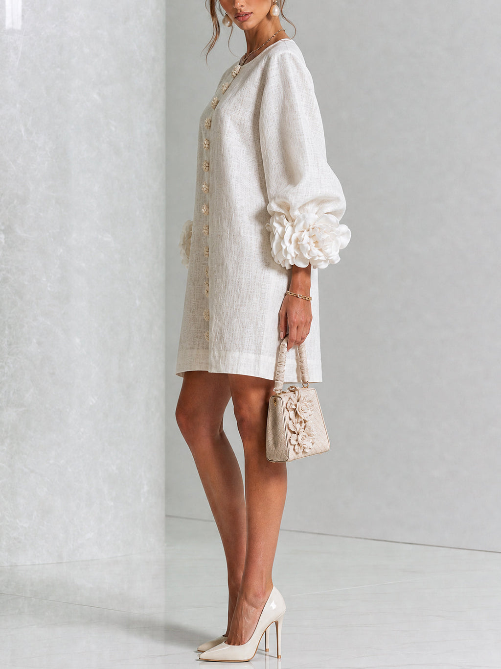 Minivestido con estampado floral y botones, con llamativos puños florales.
