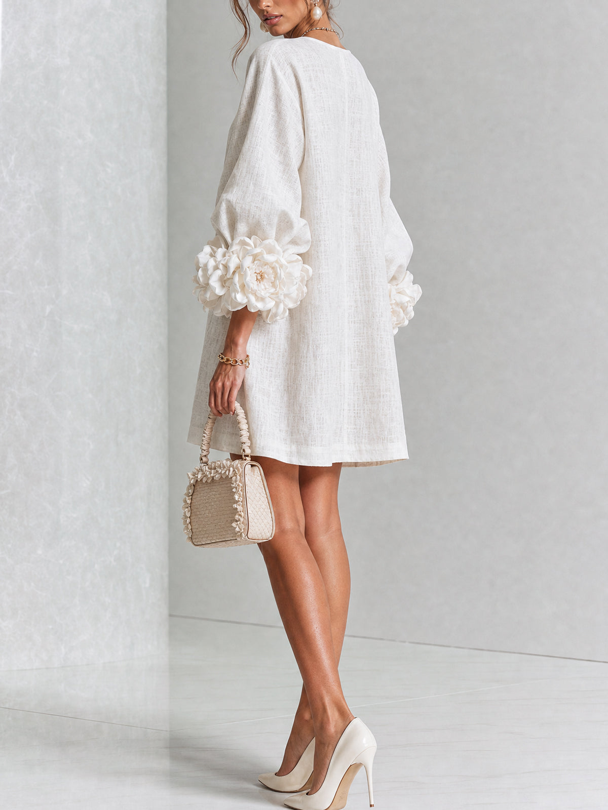 Minivestido con estampado floral y botones, con llamativos puños florales.