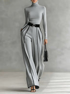 Grått Set med Höghalsad Topp med Kantband och Vida Byxor med Bälte