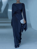 Vestido Maxi Azul Oscuro Plisado con Capa Drapeada