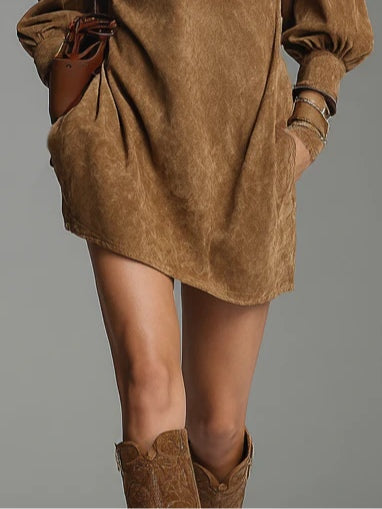Vestido Mini Holgado de Ante Marrón con Cuello Alto y Cremallera