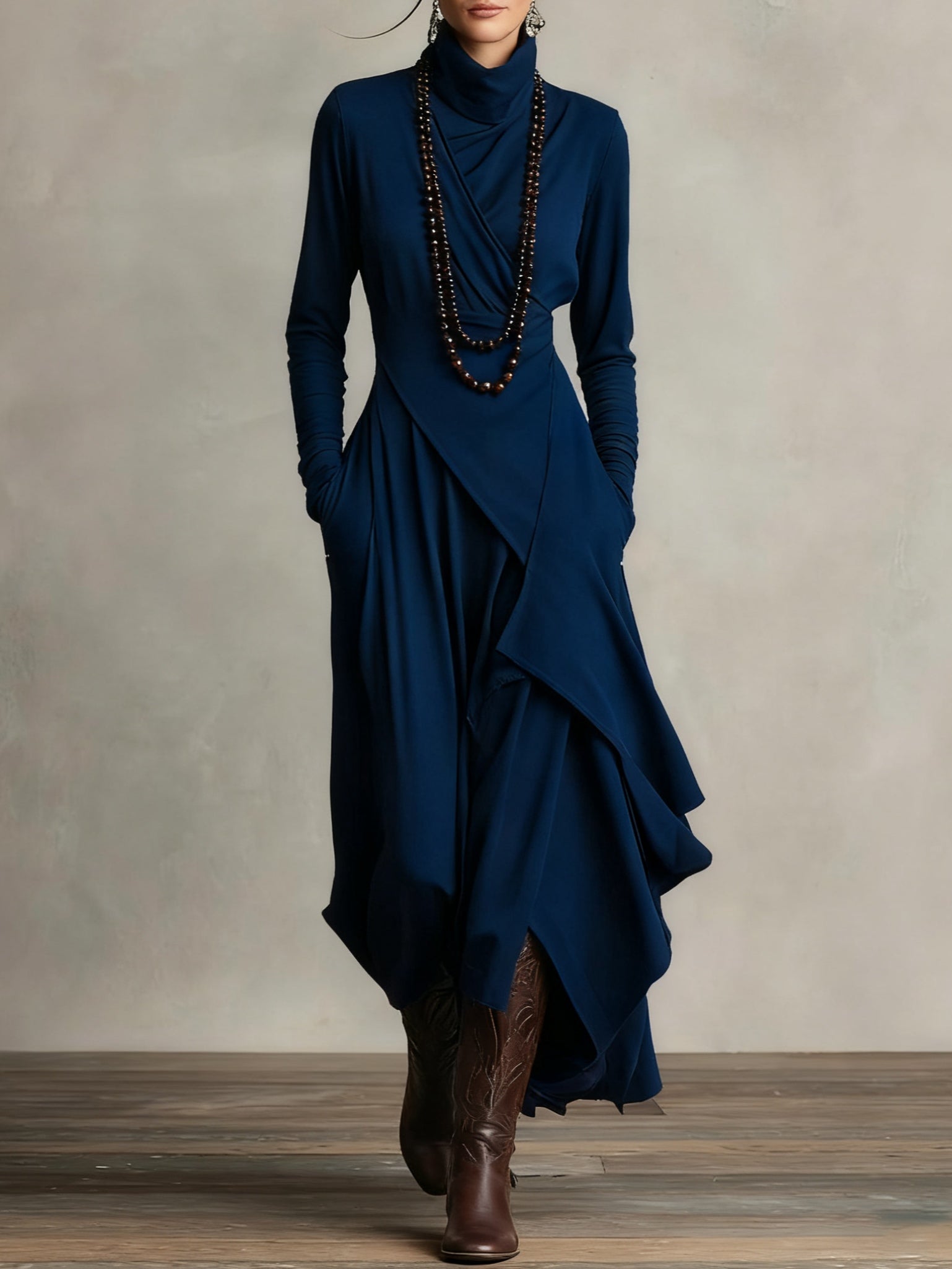Vestido Maxi Púrpura con Cuello Alto Asimétrico y Plisado