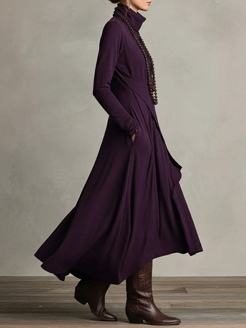 Vestido Maxi Púrpura con Cuello Alto Asimétrico y Plisado