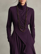 Vestido Maxi Púrpura con Cuello Alto Asimétrico y Plisado