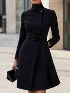 Vestido Midi Evasé de Cuello Alto con Cinturón
