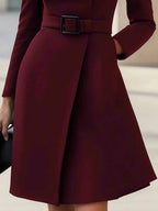 Vestido Midi Evasé de Cuello Alto con Cinturón