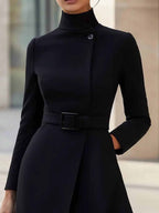 Vestido Midi Evasé de Cuello Alto con Cinturón