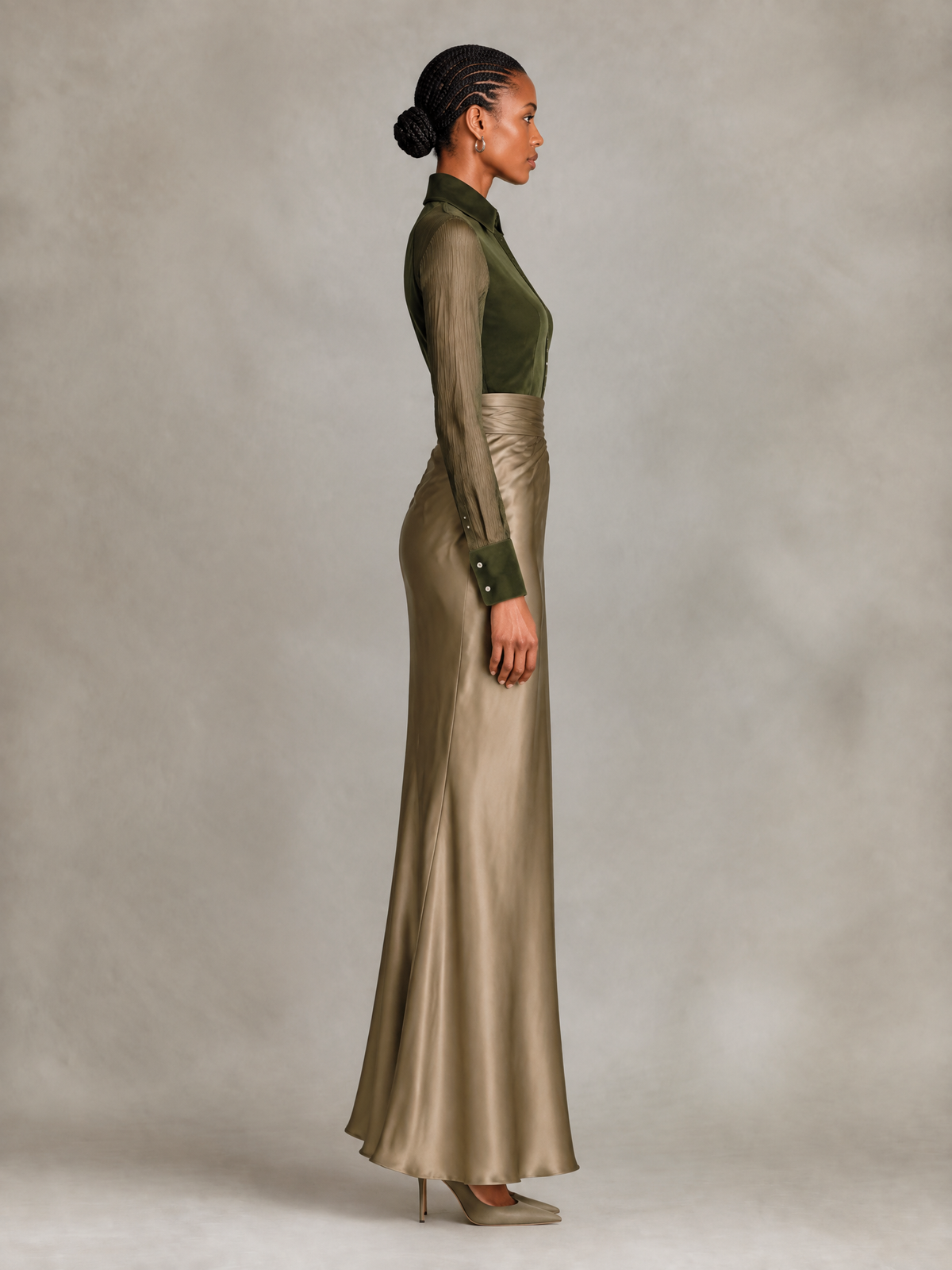 Vestido largo de noche con cuerpo de terciopelo y falda cruzada satinada