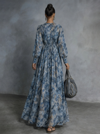 Vestido largo boho de gasa con flores azules y manga farol