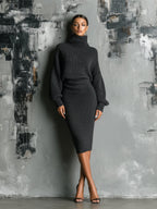 Vestido midi de punto oversize con cuello alto gris marengo