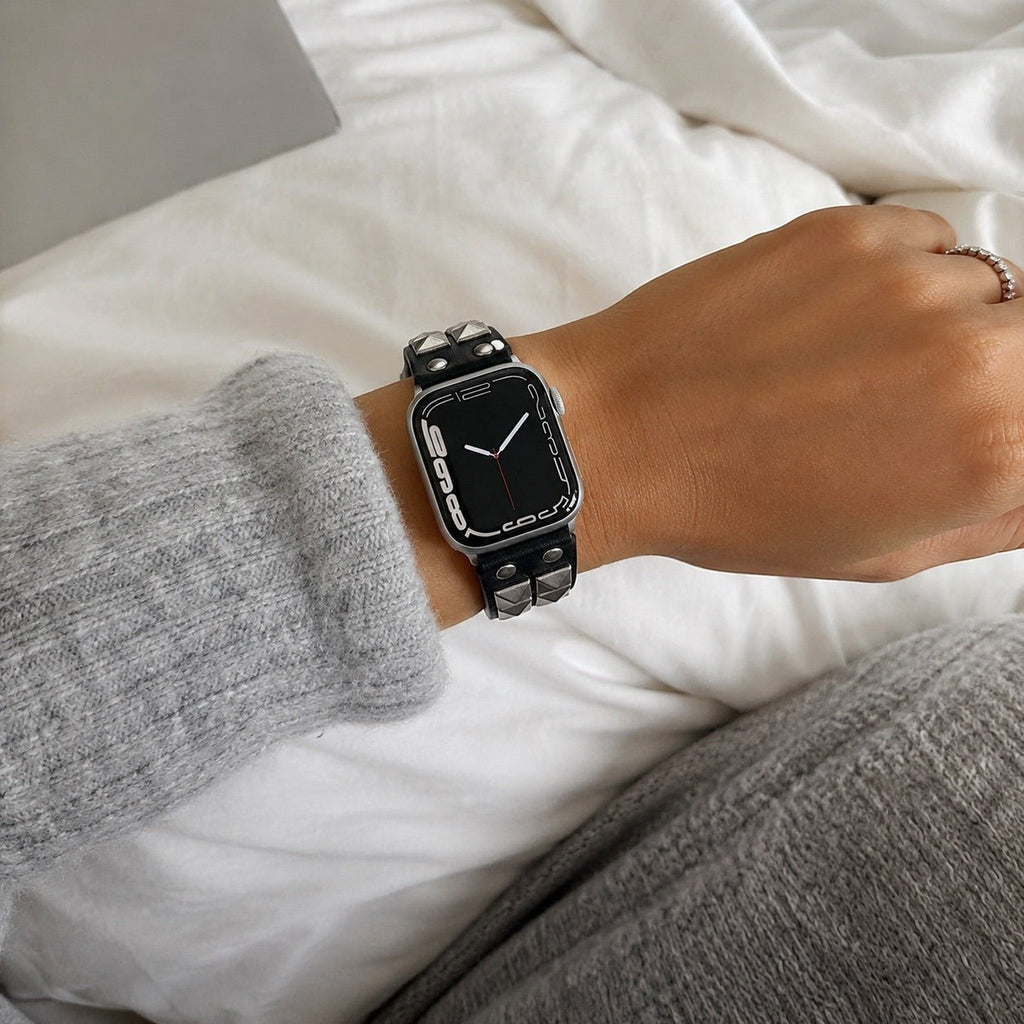 Pulsera de tachuelas para Apple Watch, diseño punk, detalles metálicos piramidales, modelo Kurt