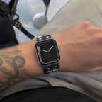 Pulsera de tachuelas para Apple Watch, diseño punk, detalles metálicos piramidales, modelo Kurt