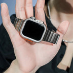 Correa de acero inoxidable con carcasa integral para Apple Watch, cierre mariposa seguro, estilo deportivo moderno, modelo Zedix