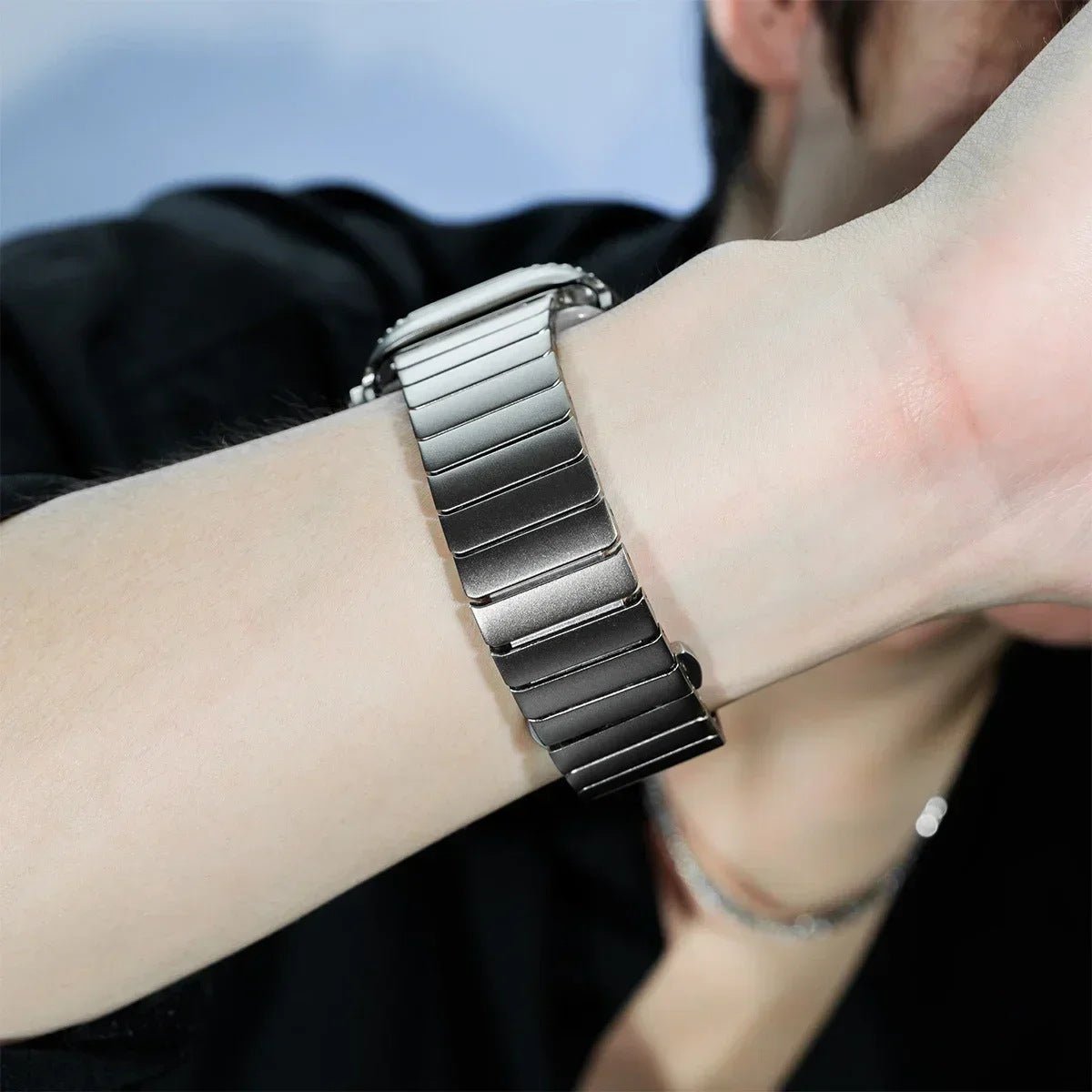 Correa de acero inoxidable con carcasa integral para Apple Watch, cierre mariposa seguro, estilo deportivo moderno, modelo Zedix